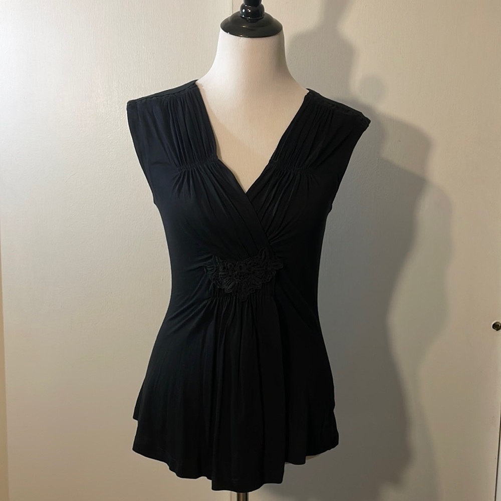 Elle Black Sleeveless Top
